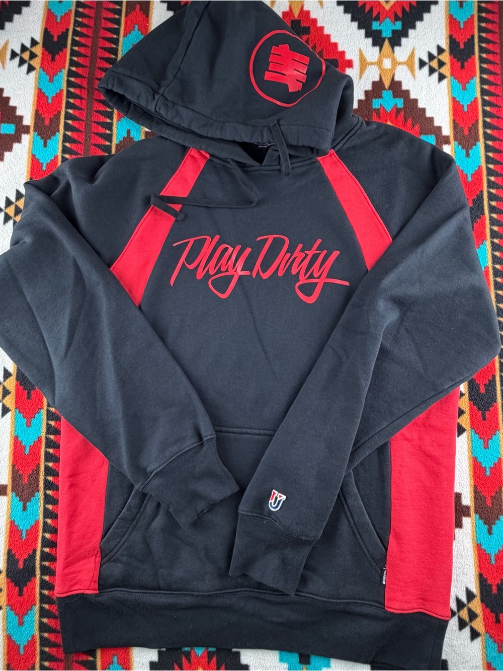 Undefeated “Play Dirty” Pullover Hoodie Black Red Logo Streetwear Sweatshirt M